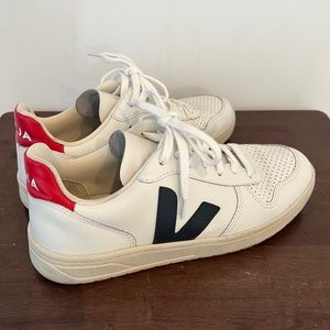 Men’s veja shoes size is 8.5